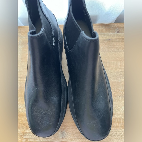 New UGG Merina Waterproof Platform Shoe in Black Women’s Size 11 - Picture 2 of 9